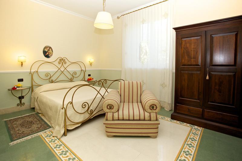 Palazzo Giovanni Bed And Breakfast Acireale Exterior foto