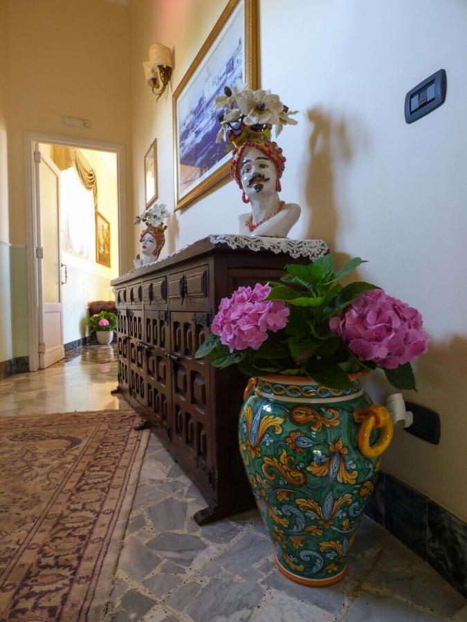 Palazzo Giovanni Bed And Breakfast Acireale Exterior foto